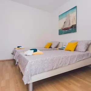 Bruna Apartment